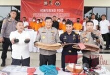 Kapolda Kepri Pimpin Konfrensi Pers Ungkap Kasus Penambangan Timah Illegal Kapolda Kepri Pimpin Konfrensi Pers Ungkap Kasus Penambangan Timah Illegal